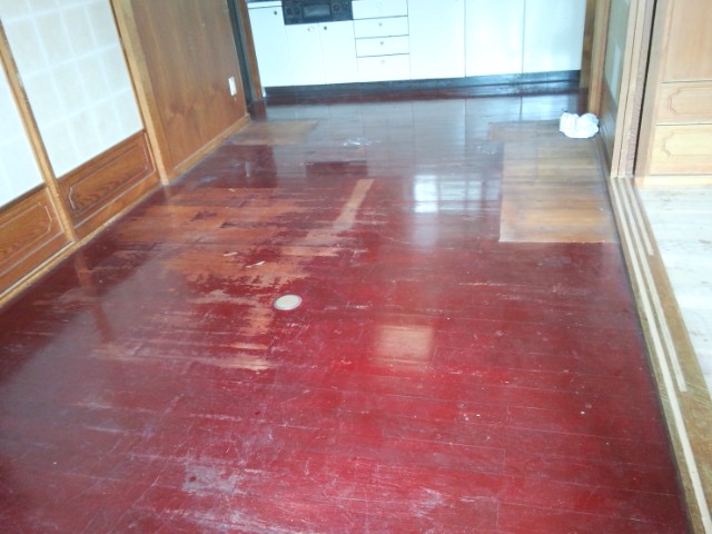 ペンキ塗りの床