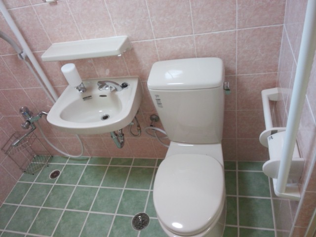 シャワー室一体型トイレ
